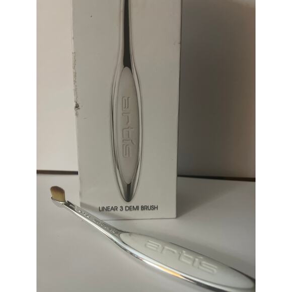 Artis Elite Collection, Mirror Finish, Linear 3 Demi Brush - Picture 3 of 3